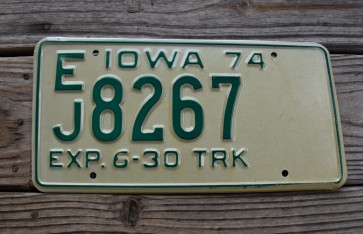 Iowa Green White Truck License Plate 1974