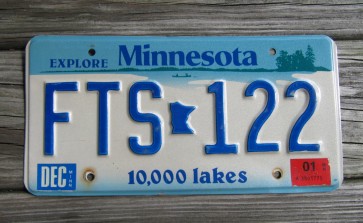 Minnesota Explore Minnesota 10,000 Lakes License Plate 2001