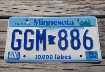 Minnesota Explore Minnesota 10,000 Lakes License Plate 2003