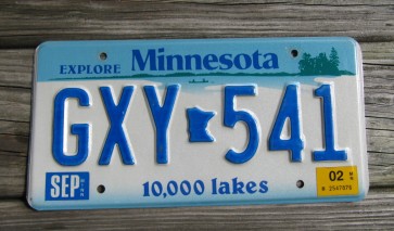 Minnesota Explore Minnesota 10,000 Lakes License Plate 2002