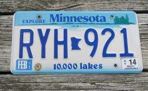 Minnesota Explore Minnesota 10,000 Lakes License Plate 2014