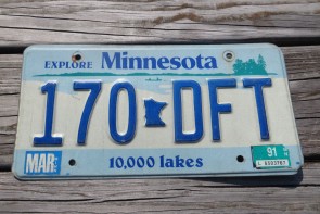 Minnesota Explore Minnesota 10,000 Lakes License Plate 1991