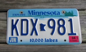 Minnesota Explore Minnesota 10,000 Lakes License Plate 2004