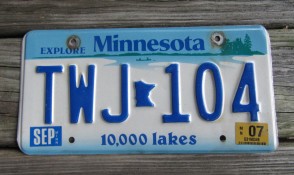 Minnesota Explore Minnesota 10,000 Lakes License Plate 2007