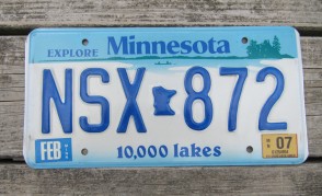 Minnesota Explore Minnesota 10,000 Lakes License Plate 2008