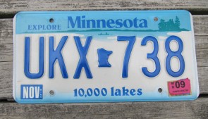 Minnesota Explore Minnesota 10,000 Lakes License Plate 2009