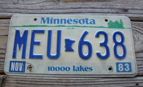 Minnesota Explore Minnesota 10,000 Lakes License Plate 1983