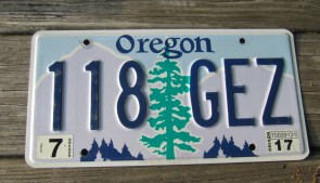  Oregon Tree and Mountains License Plate 2017