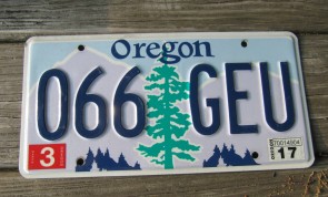  Oregon Tree and Mountains License Plate 2017